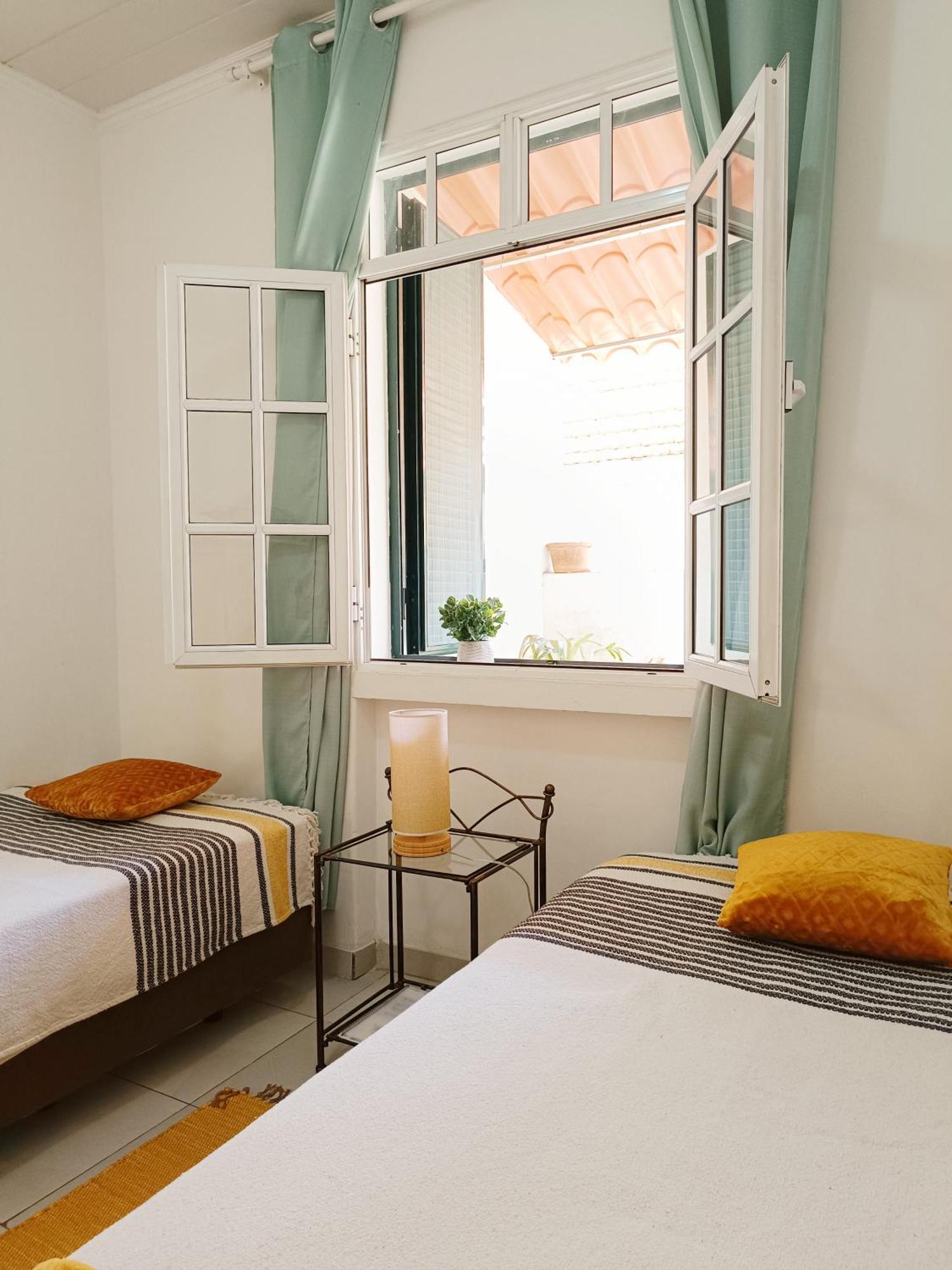Home & Flower - Private Bedrooms Funchal Room photo