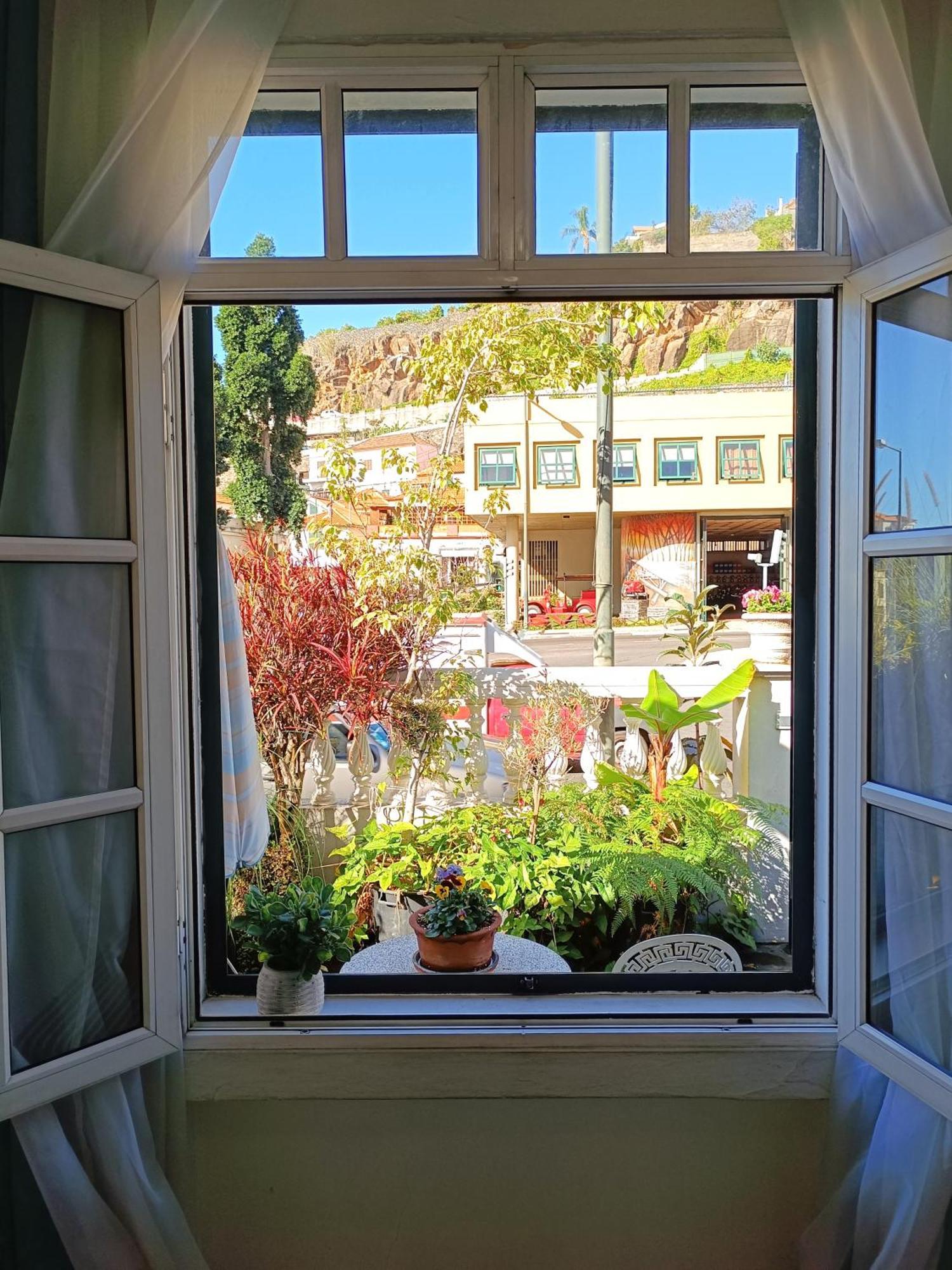 Home & Flower - Private Bedrooms Funchal Room photo